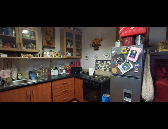 5 BEDROOM HOUSE FOR SALE IN SINOVILLE